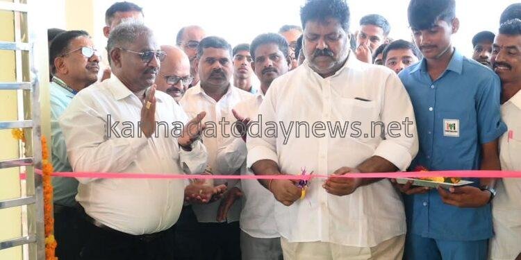 ಭಟ್ಕಳದ ಜಾಲಿ ಪಟ್ಟಣ ಪಂಚಾಯತ್ ವ್ಯಾಪ್ತಿಯಲ್ಲಿ ನೂತನವಾಗಿ ನಿರ್ಮಿಸಲಾದ ಸರಕಾರಿ ಕೈಗಾರಿಕ ತರಬೇತಿ ಸಂಸ್ಥೆ (ಐ. ಟಿ.ಐ ) ಕಾಲೇಜು ಉದ್ಘಾಟನೆ