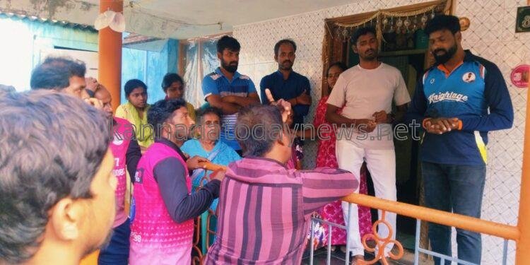 ಮೀನುಗಾರಿಕ ಸಚಿವರ ವಿರುದ್ಧ ಮುಳುಗು ತಜ್ಞ ಈಶ್ವರ್ ಮಲ್ಪೆ ಆಕ್ರೋಶ!! ಗಂಗೊಳ್ಳಿ ಸಮುದ್ರ ಪಾಲಾದ ಮೀನುಗಾರನ ದೇಹ ಪತ್ತೆ ಹಚ್ಚಲು ಹೆಲಿಕಾಪ್ಟರ್ ನ ನೆರವು ನೀಡಿ, ಸಂತ್ರಸ್ತ ಕುಟುಂಬದವರಿಗೆ ಆರ್ಥಿಕ ನೆರವು ನೀಡಲು ಆಗ್ರಹ