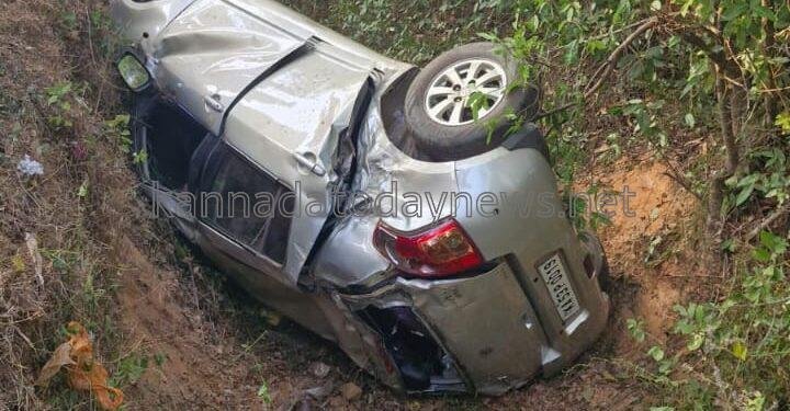 ಅಂಕೋಲಾ ದಲ್ಲಿ ಗಟಾರಕ್ಕೆ ಬಿದ್ದ ಕಾರು: ಇಬ್ಬರು ಸಾವು
