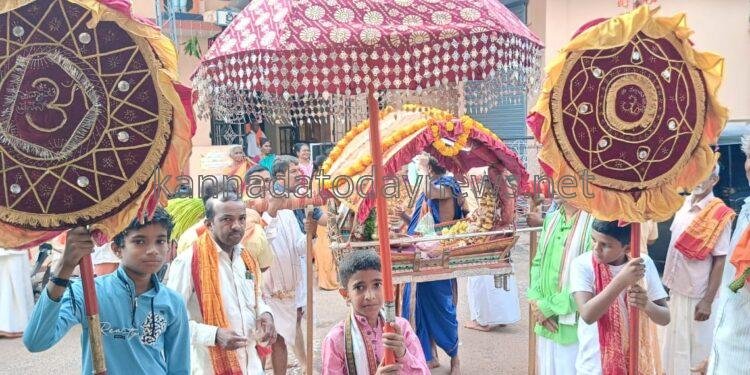 ಫೆಬ್ರುವರಿ 3  ರಂದು  ಶ್ರೀಧರ ಪದ್ಮಾವತಿ ದೇವಿಯ  ಪಲ್ಲಕ್ಕಿ ಉತ್ಸವ