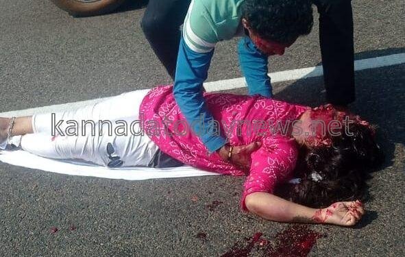 ಹೊನ್ನಾವರ ಶರಾವತಿ ಬ್ರಿಡ್ಜ್ ಮೇಲೆ ಕಾರು ಮತ್ತು ಬೈಕ್ ನಡುವೆ ಭೀಕರ ಅಪಘಾತ : ಬೈಕ್ ನಲಿದ್ದ ಮಹಿಳೆ ಸ್ಥಳದಲ್ಲೇ ಸಾವು