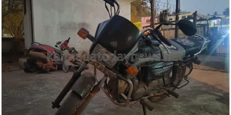 ಇಸ್ಪಿಟ್ ಎಲೆಗಳ ಜೂಜಾಟ ನಡೆಸುತ್ತಿದ್ದ ಅಡ್ಡೆಗಳ ಮೇಲೆ ದಾಳಿ ನಡೆಸಿದ ಮುರುಡೇಶ್ವರ ಪೊಲೀಸ ರು