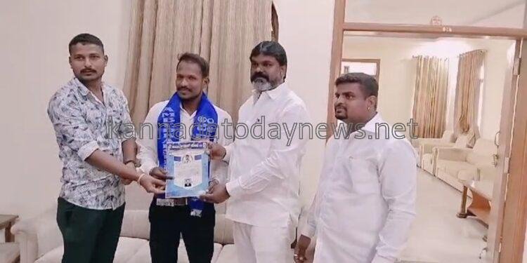 ಅಂಬೇಡ್ಕರ್ ಸೇನೆ ( ರಿ) ಉಡುಪಿ ಜಿಲ್ಲೆಯ  ಜಿಲ್ಲಾಧ್ಯಕ್ಷರಾಗಿ ಸತೀಶ್ ಕಂಚುಗೋಡು ಆಯ್ಕೆ.!