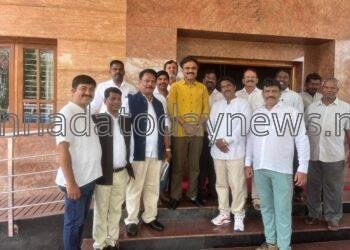 ರಾಷ್ಟ್ರೀಯ ಅನುಸೂಚಿತ ಜಾತಿ ಆಯೋಗದ ಅಧ್ಯಕ್ಷರನ್ನು ಭೇಟಿ ಮಾಡಿದ ಉತ್ತರ ಕನ್ನಡ ಜಿಲ್ಲಾ ದಲಿತ ಮುಖಂಡರ ನಿಯೋಗ