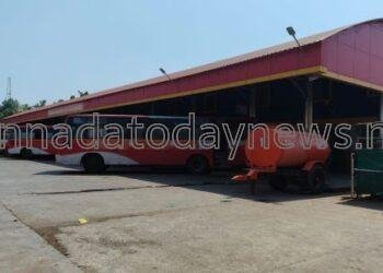 ಮುಂಡಗೋಡ ಬಸ್ ನಿಲ್ದಾಣದಲ್ಲಿ ಶೌಚಾಲಯದಲ್ಲೂ ನೀರಿಲ್ಲ: ನೀರಿನ ಸಮಸ್ಯೆಯಿಂದ ಬಸ ಸ್ಯಾಂಡ್ ಕ್ಯಾಂಟೀನ್ ಕೂಡ ಬಂದ್