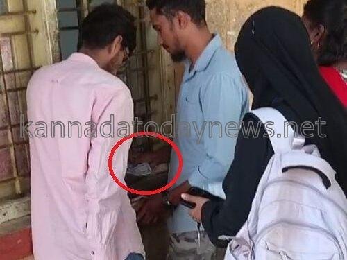 ಕಾರವಾರ ತಹಶೀಲ್ದಾರ್ ಕಚೇರಿಯ ಆಹಾರ ಇಲಾಖೆ ಸಿಬ್ಬಂದಿಯಿಂದ ಸಾರ್ವಜನಿಕ ರಿಂದ ಅಕ್ರಮವಾಗಿ ಹಣ ವಸೂಲಿ