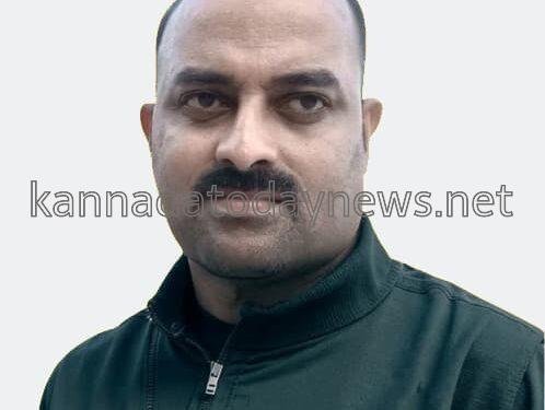 ಪತ್ರಕರ್ತ ಹಾಗೂ  ಸಾಮಾಜಿಕ  ಹೋರಾಟಗಾರ ಕಿರಣ್ ಪೂಜಾರಿಯವರಿಂದ ಸೋಮವಾರ ಕುಂದಾಪುರ ತಾಲೂಕು ಆಫೀಸ್ ಎದುರಿಗೆ ಅರೆಬೆತ್ತಲೆ ಧರಣಿ*