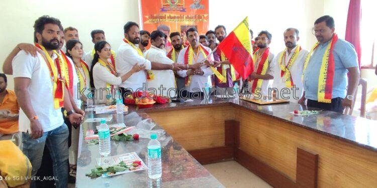 ಮಲೆನಾಡು ಮಡಿಲಲ್ಲಿ ಕರ್ನಾಟಕ ರಣಧೀರರ ವೇದಿಕೆಯ ಕನ್ನಡ ಕಲರವ..*  *ಕರ್ನಾಟಕ ರಣಧೀರರ ವೇದಿಕೆ ಸಿದ್ದಾಪುರ ತಾಲೂಕು ಘಟಕ ಉದ್ಘಾಟನೆ..*