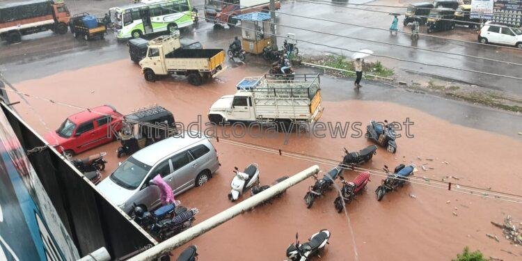 ಉತ್ತರ ಕನ್ನಡ ಜಿಲ್ಲೆಯಲ್ಲಿ ಮಳೆಯ ಆರ್ಭಟ ಜೋರು: ಜಿಲ್ಲಾಧಿಕಾರಿಗಳಿಂದ ಅಂಗನವಾಡಿಗಳಿಗೆ ನಾಳೆ ರಜೆ ಘೋಷಣೆ