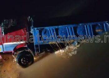 ಹೊನ್ನಾವರ ದ ಶರಾವತಿ ನದಿಯಲ್ಲಿ ಅಕ್ರಮ ಮರಳುಗಾರಿಕೆ: ಕಣ್ಮುಚ್ಚಿ ಕುಳಿತ ಅಧಿಕಾರಿಗಳು