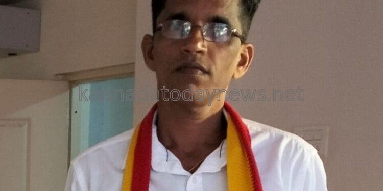 ಕಾರವಾರ ಬಸ್ ಡಿಪೋ ನೂತನ ಕಟ್ಟಡ ನಿರ್ಮಾಣ ಕಾಮಗಾರಿ ನೆಪವೊಡ್ಡಿ ಡಿಪೋ ವನ್ನು ಅಂಕೋಲಾ ವರ್ಗಾಯಿಸಬಾರದೆಂದು ಆಗ್ರಹಿಸಿ ಕರ್ನಾಟಕ ರಕ್ಷಣಾ ವೇದಿಕೆ ಕಾರವಾರ ನಗರ ಘಟಕ ಅಧ್ಯಕ್ಷರಾದ ರಾಜಾ ನಾಯ್ಕರಿಂದ ಡಿ.ಸಿ ಗೆ ಮನವಿ