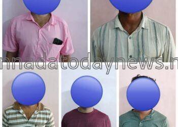 ಮುರುಡೇಶ್ವರದ ಮೂಡಲಕಟ್ಟಾ ಫ್ಯಾಮಿಲಿ ಫಾರಂ ಹೌಸ್‌ನಲ್ಲಿ ಅಕ್ರಮವಾಗಿ ಅಂದರ್ ಬಾಹರ್ ಇಸ್ಪೀಟ್ ಆಟ ಆಡುತ್ತಿದ್ದ ಅಡ್ಡೆ ಮೇಲೆ ಪೊಲೀಸರ ದಾಳಿ: 5 ಮಂದಿ ಮೇಲೆ ಪ್ರಕರಣ ದಾಖಲು