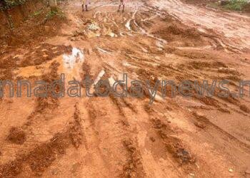 ದಾರಂದ ಕುಕ್ಕು ಕಂಜೂರು ಸಂಪರ್ಕ ರಸ್ತೆ ಕೆಸರುಮಯ, ಸಂಚಾರಕ್ಕೆ ಯೋಗ್ಯವಲ್ಲ*