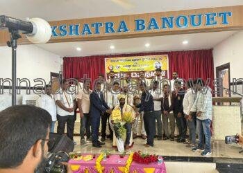 ಕರ್ನಾಟಕ ಕಾರ್ಯನಿರತ ಪತ್ರಕರ್ತರ ಧ್ವನಿ ಉಡುಪಿ ಜಿಲ್ಲಾ ಘಟಕ ವತಿಯಿಂದ ಕುಂದಾಪುರದ ತ್ರಾಸಿಯಲ್ಲಿ ನಡೆದ ಪತ್ರಿಕಾ ದಿನಾಚಾರಣೆಯ ಕಾರ್ಯಕ್ರಮದಲ್ಲಿ ಕರಾವಳಿಯ ಖ್ಯಾತ ಮುಳುಗು ತಜ್ಞ ಈಶ್ವರ್ ಮಲ್ಪೆ ಅವರಿಗೆ ಸನ್ಮಾನ