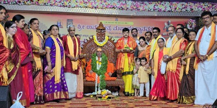 ಶ್ರೀ ಶ್ರೀ ಶ್ರೀ ಬ್ರಹ್ಮಾನಂದ ಸರಸ್ವತಿ ಸ್ವಾಮೀಜಿಯವರ ಪಾದಪೂಜೆ ನೆರವೇರಿಸಿದ ಸಾಮಾಜಿಕ ಹೋರಾಟಗಾರ ಅನಂತಮೂರ್ತಿ ಹೆಗಡೆ