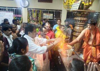 ಭಟ್ಕಳ ಮಾರಿ ಜಾತ್ರೆ ವಿಶೇಷ ಪ್ರಯುಕ್ತ ಇಂದು ಶ್ರೀ ಮಾರಿಕಾಂಬ ದೇವಸ್ಥಾನಕ್ಕೆ ಭೇಟಿ ನೀಡಿ ದೇವಿಯ ದರ್ಶನ ಪಡೆದ ಜಿಲ್ಲಾ ಉಸ್ತುವಾರಿ ಸಚಿವ ಮಂಕಾಳ ಎಸ್ ವೈದ್ಯ