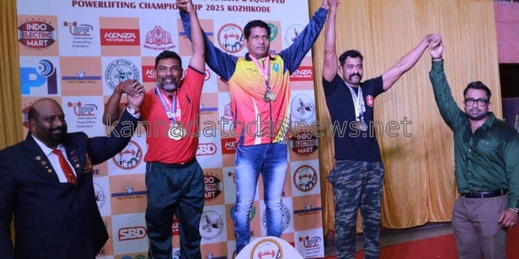 ಕೇರಳದಲ್ಲಿ ನಡೆದ ರಾಷ್ಟ್ರಮಟ್ಟದ ಮಾಸ್ಟರ್ಸ್ ಪುರುಷರ ಕ್ಲಾಸಿಕ್ ಪವರ್‌ ಲಿಫ್ಟಿಂಗ್ ಚಾಂಪಿಯನ್‌ಶಿಪ ನಲ್ಲಿ ಕುಂದಾಪುರದ ಹೆಸರಾಂತ ಪವರ್ ಲಿಪ್ಟರ್ ಡಾ.ಸತೀಶ್ ಖಾರ್ವಿ ಅವರಿಗೆ ಚಿನ್ನದ ಪದಕ