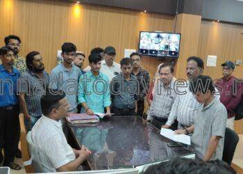 ಯುಟ್ಯೂಬರ್ ಸ್ವತಂತ್ರ ಪತ್ರಕರ್ತರ ಮೇಲೆ ಧರ್ಮಸ್ಥಳದಲ್ಲಿ ನಡೆದ ಮಾರಣಾಂತಿಕ ಹಲ್ಲೆ ಖಂಡಿಸಿ, ಕಠಿಣ ಕಾನೂನು ಕ್ರಮಕ್ಕೆ ಆಗ್ರಹಿಸಿ ಕಾರವಾರ ದಲ್ಲಿ ವಿವಿಧ ಸಂಘಟನೆಗಳಿಂದ ಮುಖ್ಯಮಂತ್ರಿ ಗೆ ಮನವಿ