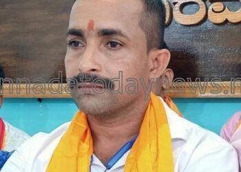 ಭಟ್ಕಳ ನಗರ ಭಾಗದ ರಾಜಾಂಗಣದಲ್ಲಿರುವ ಪುರಾತನ ಇತಿಹಾಸ ಹೊಂದಿರುವ ಮೀನು ಮಾರುಕಟ್ಟೆಯನ್ನು ಯಾವುದೇ ಕಾರಣಕ್ಕೂ ಸ್ಥಳಾಂತರ ಮಾಡಬಾರದು: ಭಟ್ಕಳದ ಹಿಂಧೂ ಹುಲಿ ಶಂಕರ್.ನಾಯ್ಕ ಚೌತನಿ ಗುಡುಗು