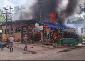 ಭಟ್ಕಳದಲ್ಲಿ ಖಾಸಿಮ್ ಫ್ರೂಟ್ಸ್ ಆಂಡ್ ವೆಜಿಟೇಬಲ್ ಮಳಿಗೆ ಬೆಂಕಿಗೆ ಆಹುತಿ: ಸುಟ್ಟು ಹೋದ ಲಕ್ಷಾಂತರ ರುಪಾಯಿ ಮೌಲ್ಯದ ಹಣ್ಣು , ತರಕಾರಿಗಳು