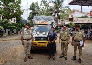 ಅಕ್ರಮ ಮರಳು ಸಾಗಾಟದ ವಾಹನವನ್ನು ಪತ್ತೆ ಮಾಡಿದ ಭಟ್ಕಳ ಗ್ರಾಮೀಣ ಠಾಣೆ ಪೊಲೀಸರು