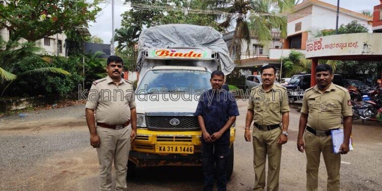 ಅಕ್ರಮ ಮರಳು ಸಾಗಾಟದ ವಾಹನವನ್ನು ಪತ್ತೆ ಮಾಡಿದ ಭಟ್ಕಳ ಗ್ರಾಮೀಣ ಠಾಣೆ ಪೊಲೀಸರು