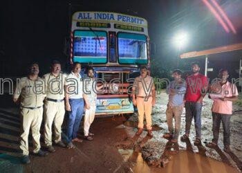 ಭಟ್ಕಳ ಗ್ರಾಮೀಣ ಪೊಲೀಸ್ ಠಾಣೆಯ ಪೊಲೀಸ ಇನ್ಸ್ಪೆಕ್ಟರ್ ಮಂಜುನಾಥ್ ಲಿಂಗರೆಡ್ಡಿ ನೇತೃತ್ವದ ಪೊಲೀಸ್ ತಂಡದಿಂದ ಅಕ್ರಮ ಗೋ ಸಾಗಾಟದ ಕಂಟೇನ‌ರ ತಡೆದು ಲಕ್ಷಾಂತರ ರುಪಾಯಿ ಮೌಲ್ಯದ ಜಾನುವಾರುಗಳ ರಕ್ಷಣೆ