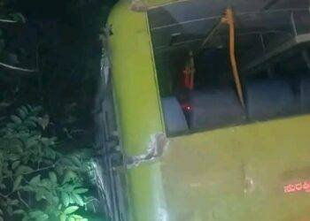 ಹೊನ್ನಾವರ: ಬಸ್–ಕಾರ್ ಭೀಕರ ಅಪಘಾತ — ಬಸ್ ಕಂದಕಕ್ಕೆ ಉರುಳಿ, ಓರ್ವ ಮೃತರು; ಹಲವರಿಗೆ ಗಂಭೀರ ಗಾಯ