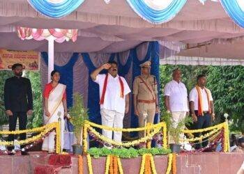 ಕಾರವಾರದಲ್ಲಿ ರಾಜ್ಯೋತ್ಸವ ಸಡಗರ — ಕನ್ನಡಕ್ಕೆ ಶಾಸ್ತ್ರೀಯ ಭಾಷಾ ಗೌರವ ಹೆಮ್ಮೆಯ ವಿಷಯ: ಸಚಿವ ಮಂಕಾಳ ವೈದ್ಯ