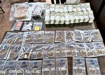 ಭಟ್ಕಳದಲ್ಲಿ VRL ಬಸ್ಸಿನಿಂದ ಲಕ್ಷಾಂತರ ರೂಪಾಯಿ ಮತ್ತು ಚಿನ್ನ ಪತ್ತೆ!