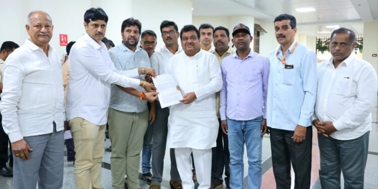 ಮಾಗೋಡು ಕಾಲನಿಗೆ ವಿಶೇಷ ಆರ್ಥಿಕ ವಲಯ ಹುದ್ದೆ: ಬಿಜೆಪಿ ಮುಖಂಡ ಅನಂತಮೂರ್ತಿ ನಿಯೋಗದಿಂದ ಸಚಿವರಿಗೆ ಮನವಿ