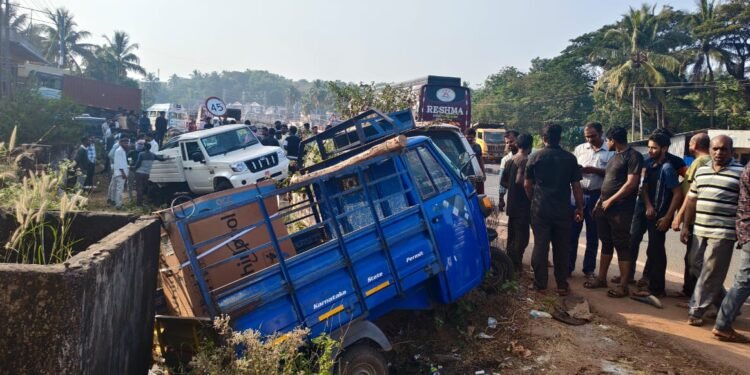 ಭಟ್ಕಳ ರಾಷ್ಟ್ರೀಯ ಹೆದ್ದಾರಿಯಲ್ಲಿ ಸರಣಿ ಅಪಘಾತ – ಬೀದಿ ಹಸು ಕಾರಣ
