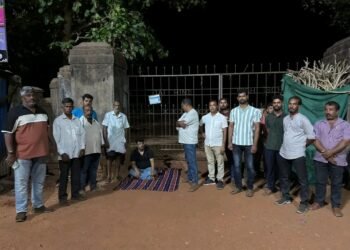 ಅಂಕೋಲಾದಲ್ಲಿ ಪೊಲೀಸ್ ಇಲಾಖೆ ವಿರುದ್ಧ ಅನಿರ್ದಿಷ್ಟಾವಧಿ ಧರಣಿ ಗೃಹ ಸಚಿವರ ಆಪ್ತರ ಪ್ರಭಾವ ತಡೆಗಟ್ಟಲಿ : ನ್ಯಾಯವಾದಿ ನಾಗರಾಜ ನಾಯಕ ಆಗ್ರಹ