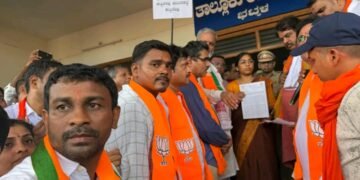 ಭಟ್ಕಳದಲ್ಲಿ ಮುರಿನಕಟ್ಟೆ ಧ್ವಂಸ ಖಂಡನೆ: ಮರುಸ್ಥಾಪನೆಗೆ ಆಗ್ರಹಿಸಿ ಭಾರೀ ಪ್ರತಿಭಟನೆ