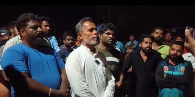 ಭಟ್ಕಳದಲ್ಲಿ ಮೂರಿನಕಟ್ಟೆ ವಿವಾದ: ಪೊಲೀಸರ ಮೇಲೂ ಹಲ್ಲೆ, ಎರಡು ದಿನ ನಿಷೇಧಾಜ್ಞೆ ಜಾರಿ