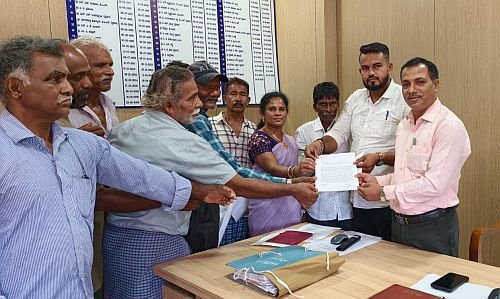 ಬಿಜೆಪಿ ಕುಮಟಾ ಮಂಡಲ ಅಧ್ಯಕ್ಷ ಜಿ.ಐ. ಹೆಗಡೆಯಿಂದ ದೇವಸ್ಥಾನ ಜಾಗ ಒತ್ತುವರಿ ಯತ್ನ: ಗ್ರಾಮಸ್ಥರ ಆಕ್ರೋಶ