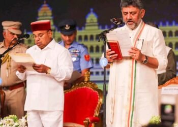 ಡಿ.ಕೆ. ಶಿವಕುಮಾರ್ ಮುಖ್ಯಮಂತ್ರಿಯಾಗಿ ಪ್ರಮಾಣ ವಚನ 13 ಸಚಿವರೊಂದಿಗೆ ನೂತನ ಸರ್ಕಾರಕ್ಕೆ ಚಾಲನೆ