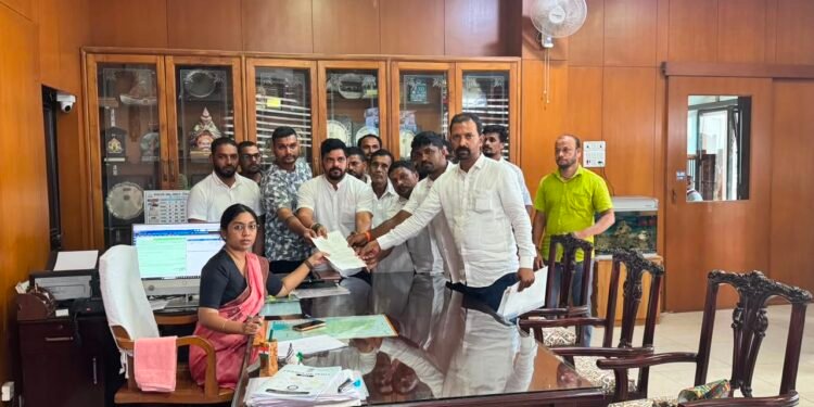 ಭಟ್ಕಳದ ವೆಂಕಟಾಪುರ ಹೊಳೆ ಪ್ರದೇಶದಲ್ಲಿ ಮಣ್ಣು ತುಂಬಿದ ಆರೋಪ: ಕ್ರಮಕ್ಕೆ ಗ್ರಾಮಸ್ಥರ ಆಗ್ರಹ