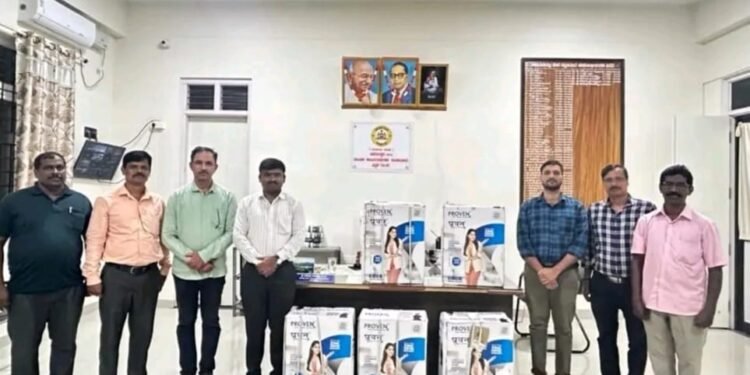 ವರ್ಗಾವಣೆಯ ನೆನಪಿಗೆ ಐದು ಸರ್ಕಾರಿ ಶಾಲೆಗಳಿಗೆ ವಾಟರ್ ಪ್ಯೂರಿಫೈಯರ್ ಕೊಡುಗೆ