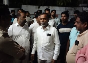ಭಟ್ಕಳದಲ್ಲಿ ಮತ್ತೆ ಉದ್ವಿಗ್ನತೆ: ಪ್ರಕರಣ ಖಂಡಿಸಿ ನಗರ ಪೊಲೀಸ್ ಠಾಣೆ ಎದುರು ಪ್ರತಿಭಟನೆ