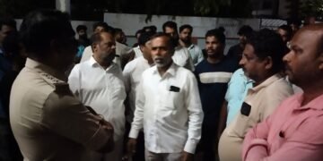 ಭಟ್ಕಳದಲ್ಲಿ ಮತ್ತೆ ಉದ್ವಿಗ್ನತೆ: ಪ್ರಕರಣ ಖಂಡಿಸಿ ನಗರ ಪೊಲೀಸ್ ಠಾಣೆ ಎದುರು ಪ್ರತಿಭಟನೆ