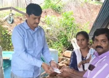 ಮನೆ ಹಾನಿಗೆ ಪರಿಹಾರ ವಿಳಂಬ: ಅಧಿಕಾರಿಗಳ ನಿರ್ಲಕ್ಷ್ಯ ಎಂದು ಬಿಜೆಪಿ ಮುಖಂಡ ಅನಂತಮೂರ್ತಿ ಹೆಗಡೆ ಆರೋಪ