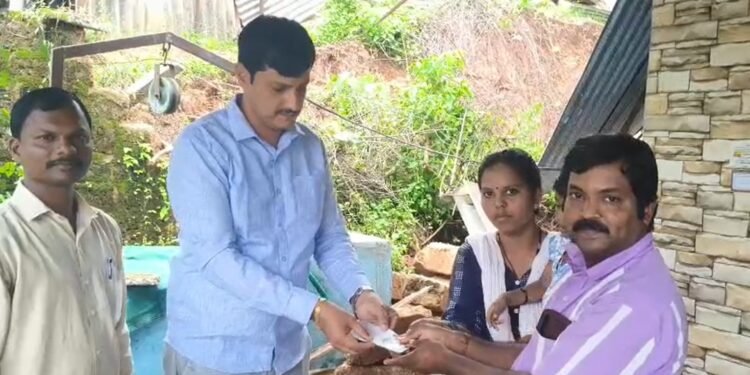 ಮನೆ ಹಾನಿಗೆ ಪರಿಹಾರ ವಿಳಂಬ: ಅಧಿಕಾರಿಗಳ ನಿರ್ಲಕ್ಷ್ಯ ಎಂದು ಬಿಜೆಪಿ ಮುಖಂಡ ಅನಂತಮೂರ್ತಿ ಹೆಗಡೆ ಆರೋಪ