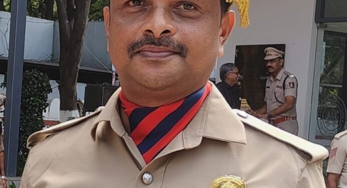 ಡಿ.ಜಿ.–ಐಜಿಪಿ ಶ್ಲಾಘನಾ ಚಿನ್ನದ ಪದಕಕ್ಕೆ ಭಾಜನರಾದ ಭಟ್ಕಳದ ಹೆಡ್ ಕಾನ್ಸ್‌ಟೇಬಲ್ ದೀಪಕ್ ನಾಯ್ಕ
