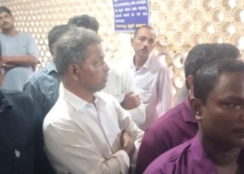 ಭಟ್ಕಳ ಸರ್ಕಾರಿ ಆಸ್ಪತ್ರೆ ವೈದ್ಯ ಡಾ.ಅರುಣ್ ಕುಮಾರ್ ವಿರುದ್ಧ ಅನಾಮಧೇಯ ದೂರು: ನಿಷ್ಪಕ್ಷಪಾತ ತನಿಖೆಗೆ ಆಗ್ರಹಿಸಿ ಸಾಮಾಜಿಕ ಹೋರಾಟಗಾರ ಅಣ್ಣಪ್ಪ ನಾಯ್ಕ್ ಅಭಿಹಿತ್ಲು ನೇತೃತ್ವದಲ್ಲಿ ಸಾರ್ವಜನಿಕರ ಪ್ರತಿಭಟನೆ