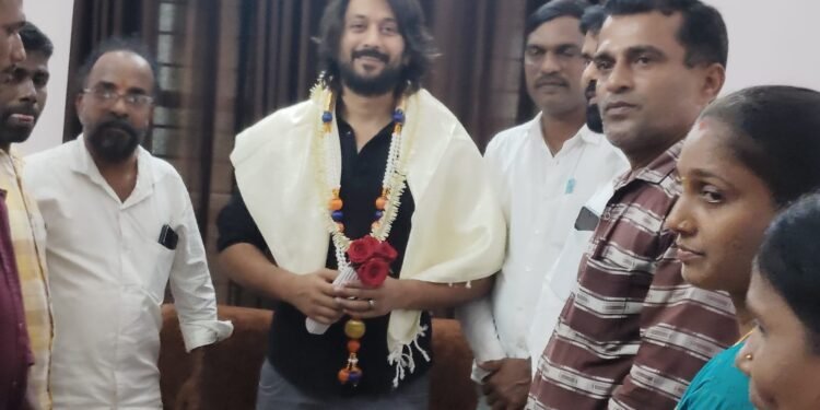 ಭಟ್ಕಳದಲ್ಲಿ ನಟ ಚೇತನ ಅಹಿಂಸಾ: ಹೊಸ ರಾಜಕೀಯ ಪಕ್ಷದ ಘೋಷಣೆ, ಭ್ರಷ್ಟಾಚಾರ ಹಾಗೂ ಪರಿಸರ ವಿಚಾರಕ್ಕೆ ಆದ್ಯತೆ