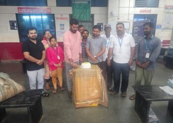 ಭಟ್ಕಳದಲ್ಲಿ ಪತ್ರಿಕಾ ವಿತರಕರ ದಿನಾಚರಣೆ: ಕೇಕ್ ಕತ್ತರಿಸಿ ಸೇವೆಗೆ ಗೌರವ