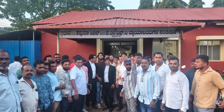 ಭಟ್ಕಳ ಕಲ್ಲು ತೂರಾಟ ಪ್ರಕರಣ: ಜೀವನ್ ನಾಯ್ಕ, ದೇವರಾಜ್ ನಾಯ್ಕಗೆ ಜಾಮೀನು