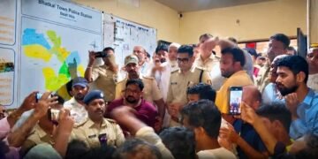 ಭಟ್ಕಳದಲ್ಲಿ ಗಣೇಶ ವಿಸರ್ಜನೆ ಮೆರವಣಿಗೆ ವೇಳೆ ಕಲ್ಲು ತೂರಾಟ ಆರೋಪ; ಹಿಂದೂ ಮತ್ತು ಮುಸ್ಲಿಂ ಎರಡೂ ಕಡೆಯಿಂದ ದೂರು
