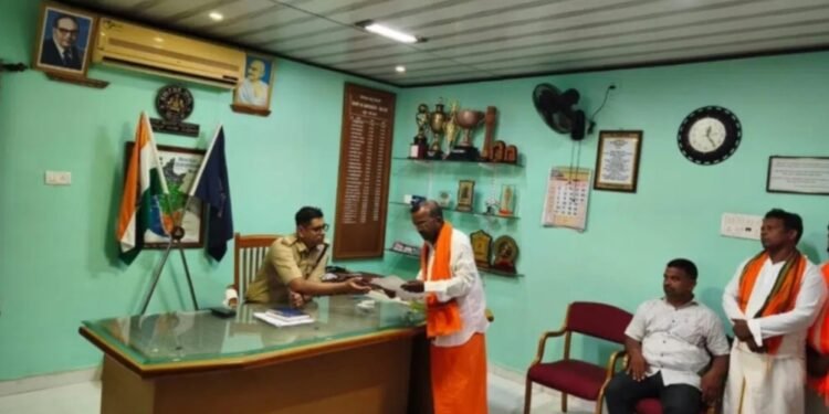 ಭಟ್ಕಳದಲ್ಲಿ ಗಣಪತಿ ಪೆಂಡಾಲ್‌ಗೆ ಕಲ್ಲುತೂರಾಟ: ವಿಸರ್ಜನೆ ಹಿನ್ನೆಲೆಯಲ್ಲಿ ಬಿಗಿ ಪೊಲೀಸ್ ಬಂದೋಬಸ್ತ್